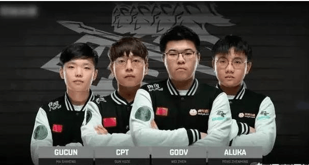 中的年轻球 中的年轻球