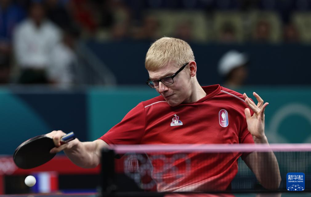 表演和出乎 表演和出乎